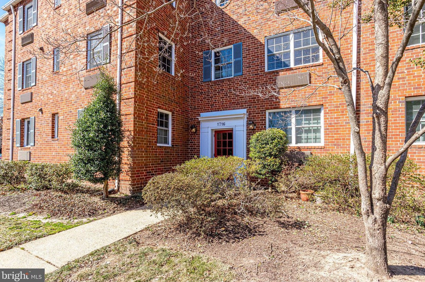 1716 Abingdon Dr, Alexandria VA 22314-1030 exterior