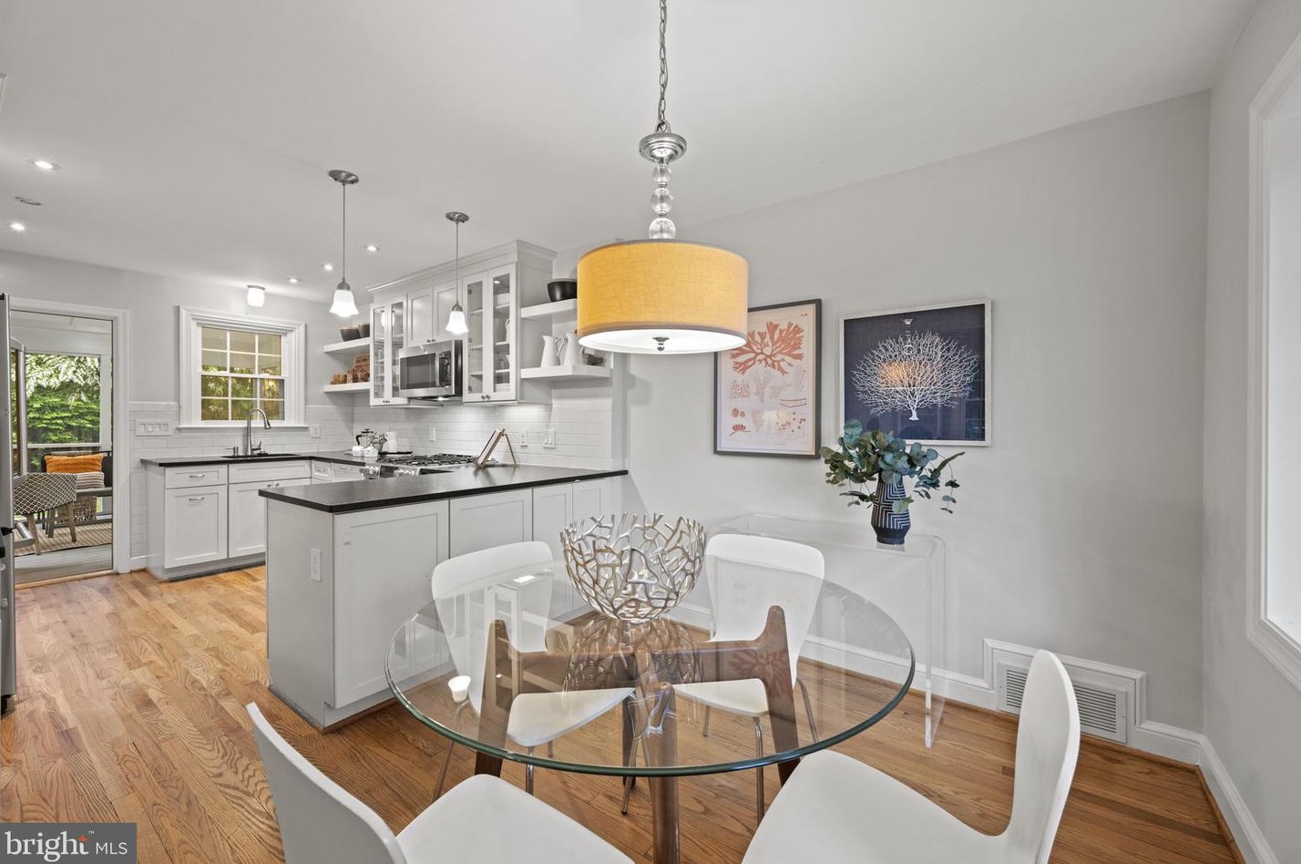 123 Moncure Dr, Alexandria VA 22314-4965 exterior