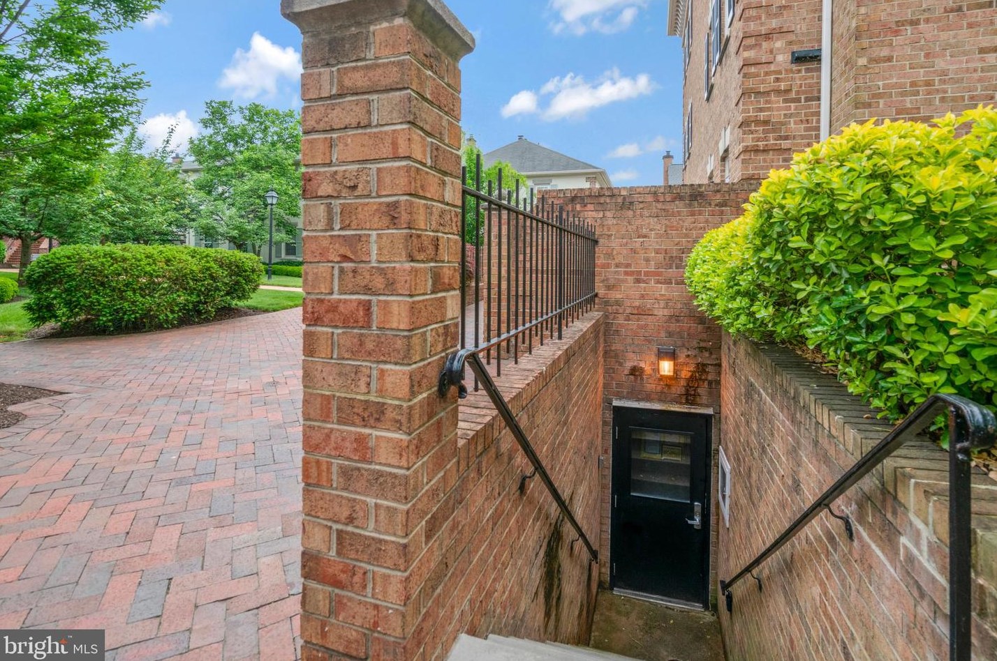 947 Pitt St, Alexandria VA 22314-1523 exterior