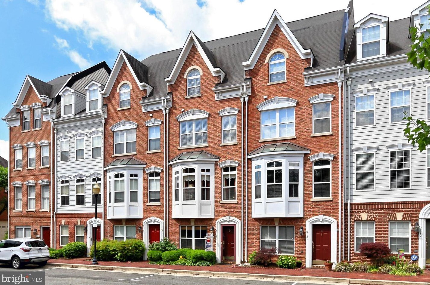 5127 Gardner Dr, Alexandria VA  22304-7734 exterior