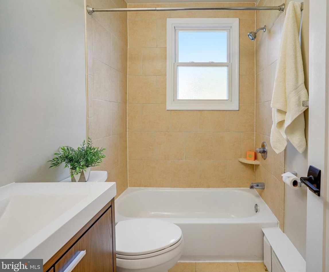 124 Maple St, Alexandria VA 22301-2605 exterior