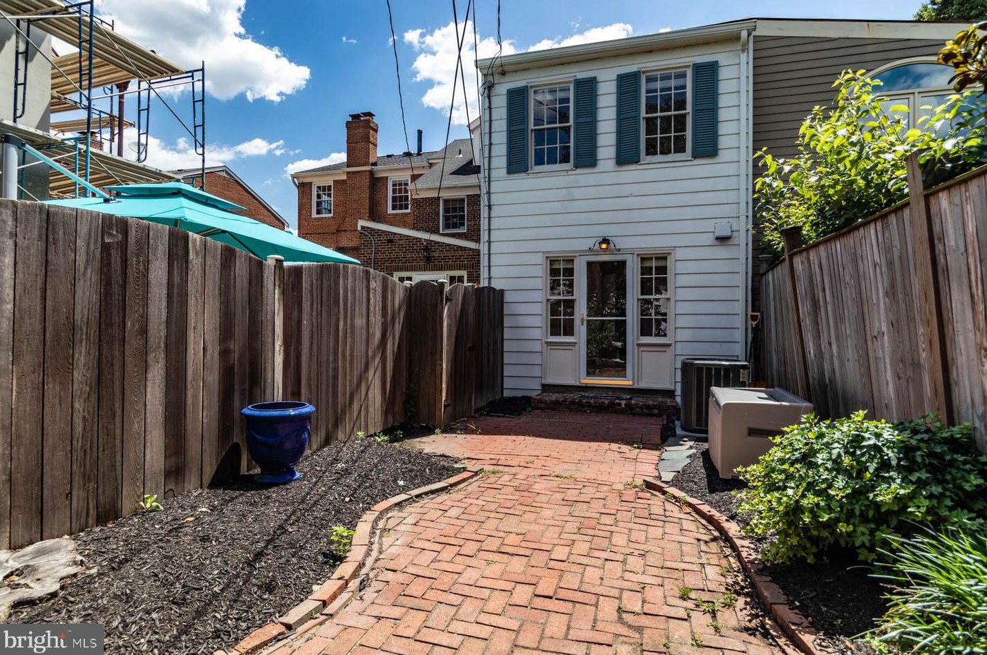 625 Saint Asaph St, Alexandria VA  22314-4118 exterior