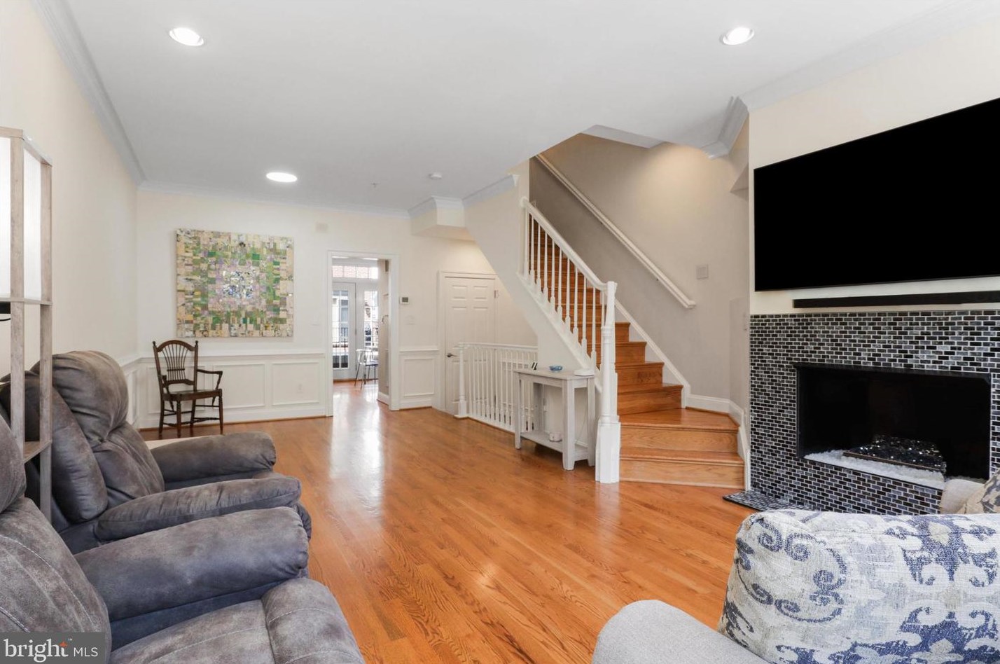 31 Alexander St, Alexandria VA 22314-3872 exterior