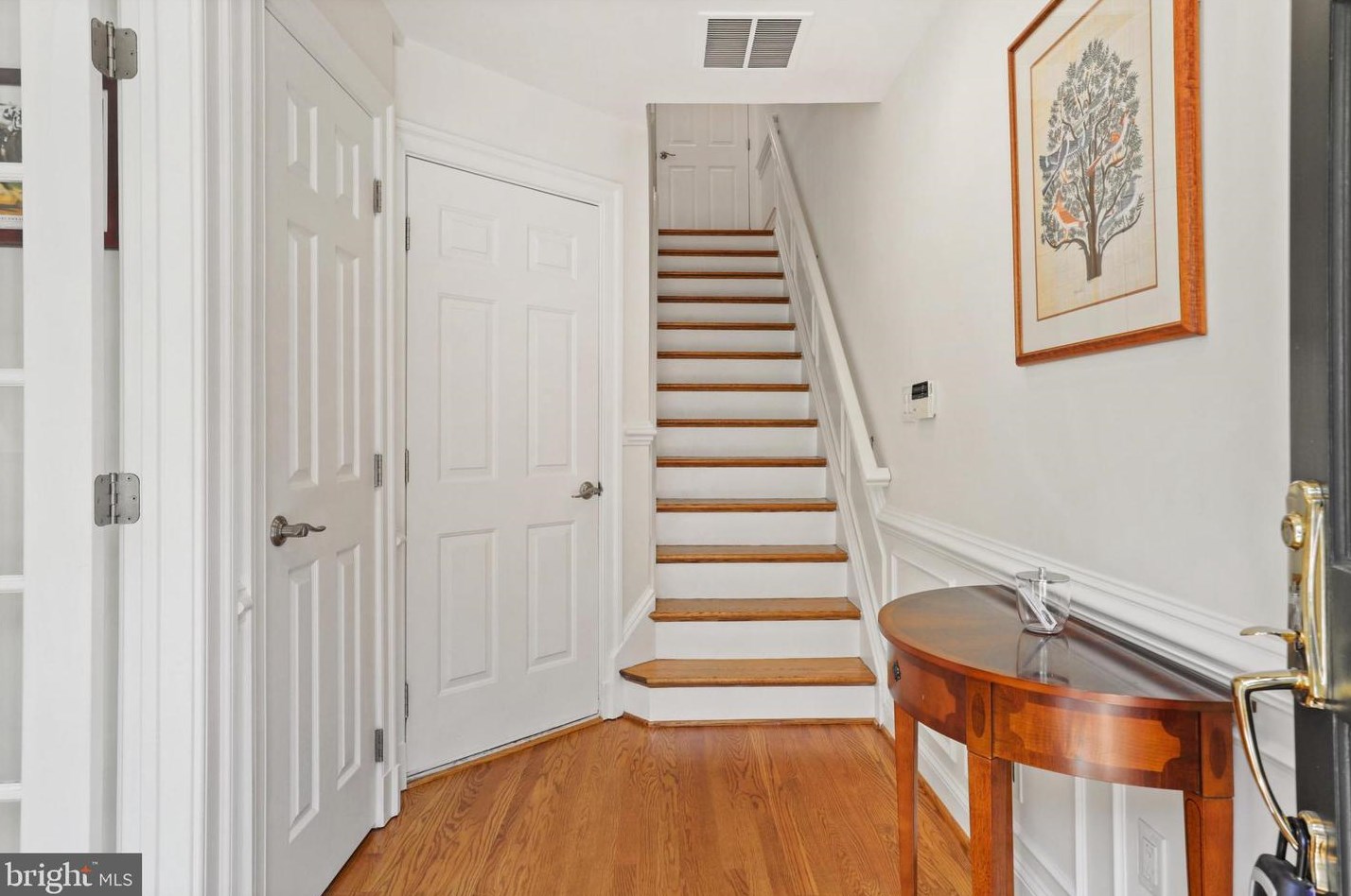 31 Alexander St, Alexandria VA 22314-3872 exterior