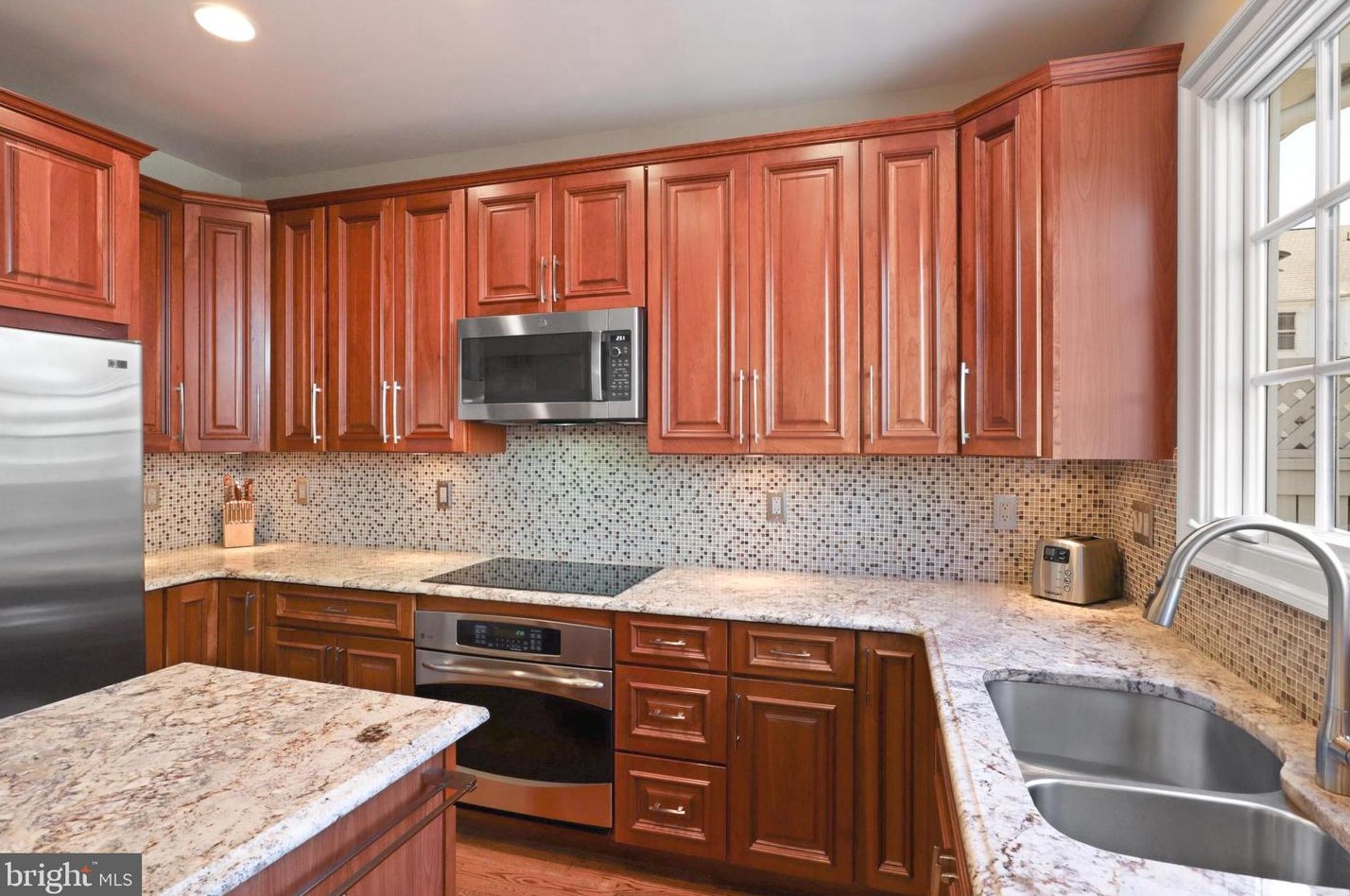 31 Alexander St, Alexandria VA 22314-3872 exterior