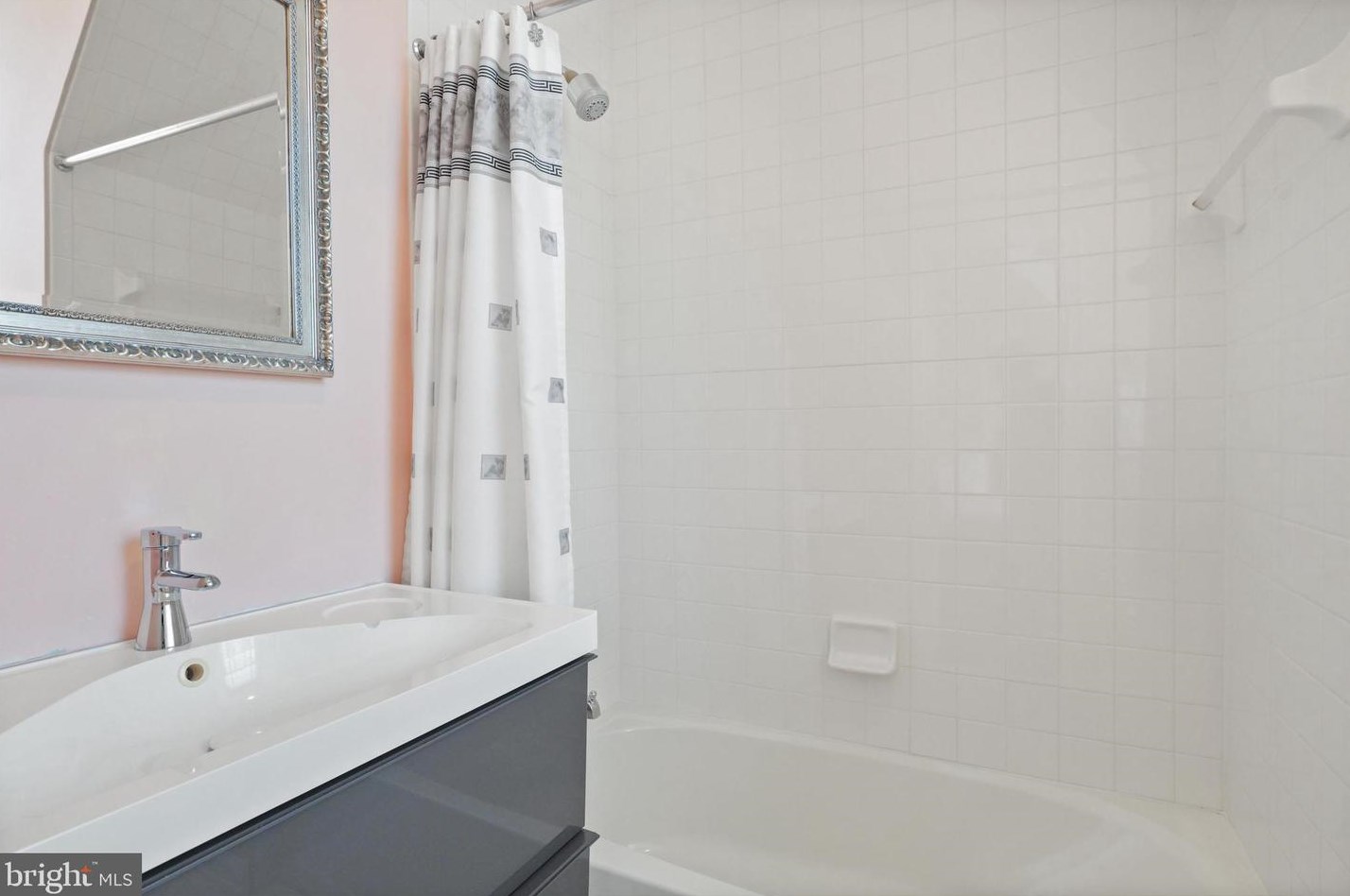 31 Alexander St, Alexandria VA 22314-3872 exterior