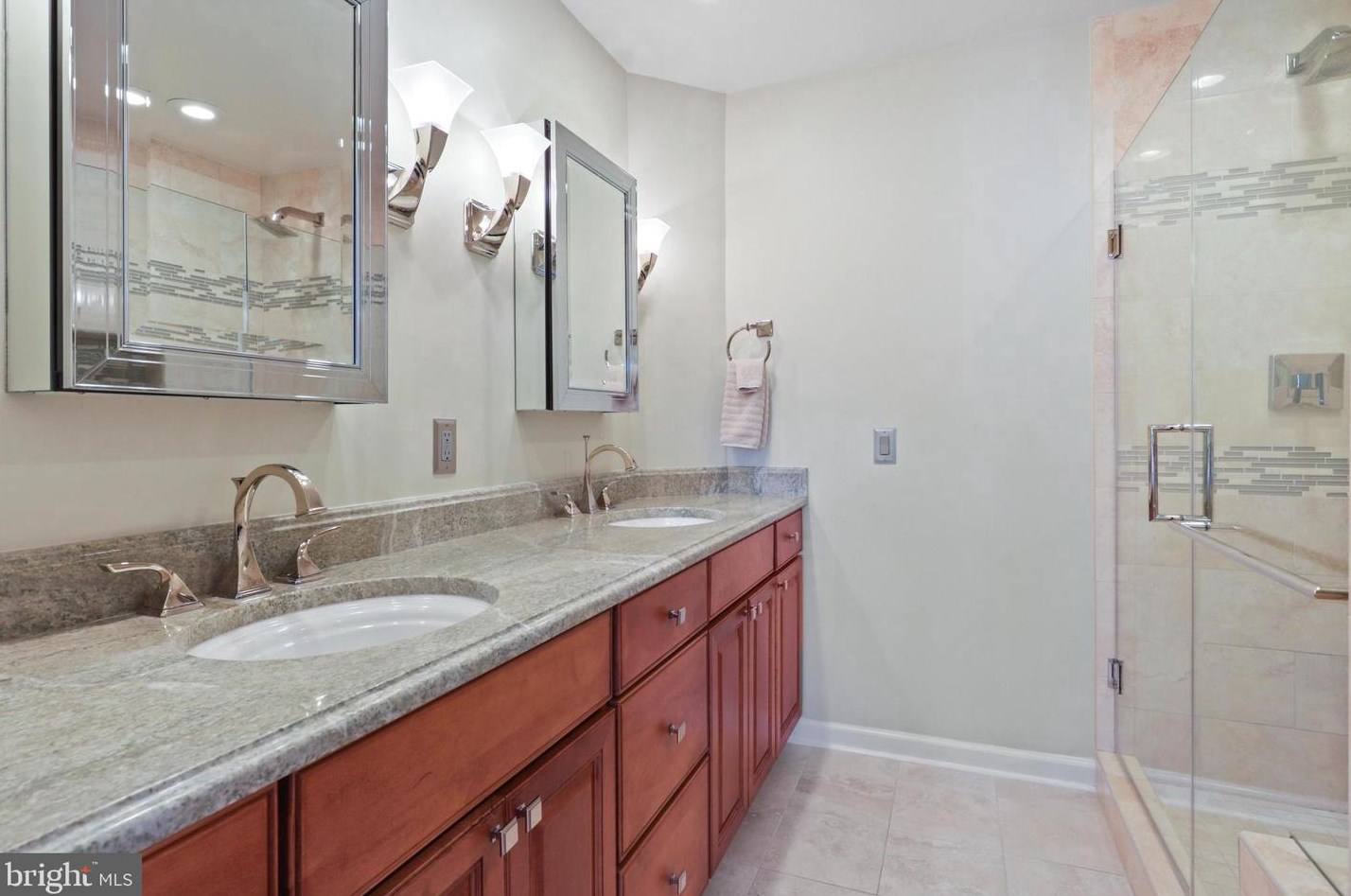 31 Alexander St, Alexandria VA 22314-3872 exterior