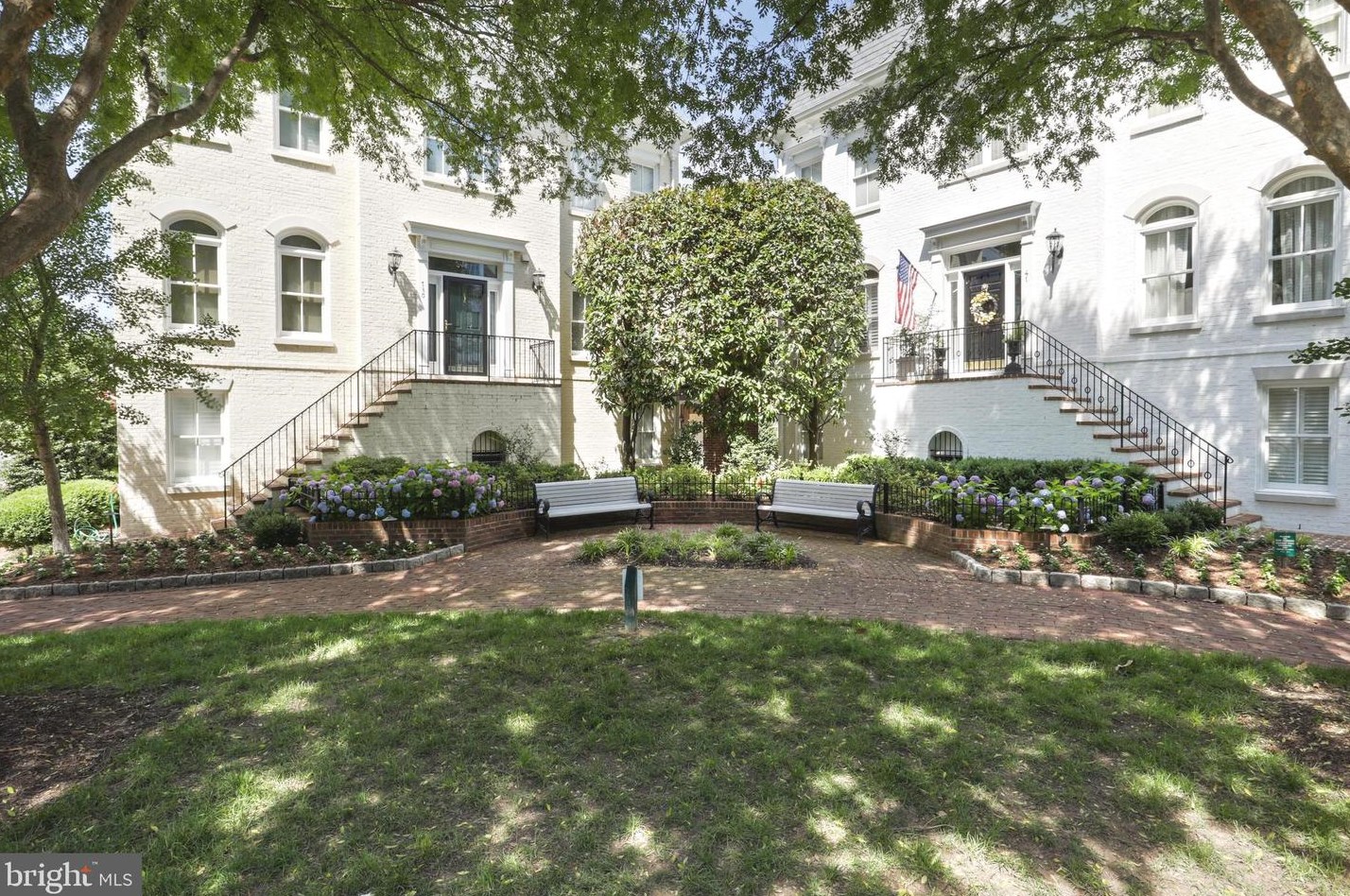 31 Alexander St, Alexandria VA 22314-3872 exterior