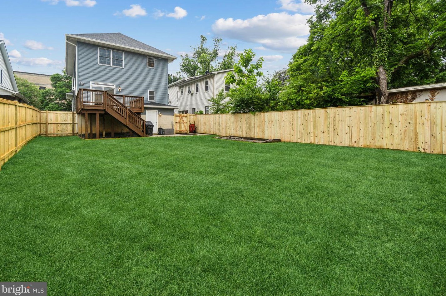 302 Alexandria Ave, Alexandria VA  22302-4203 exterior