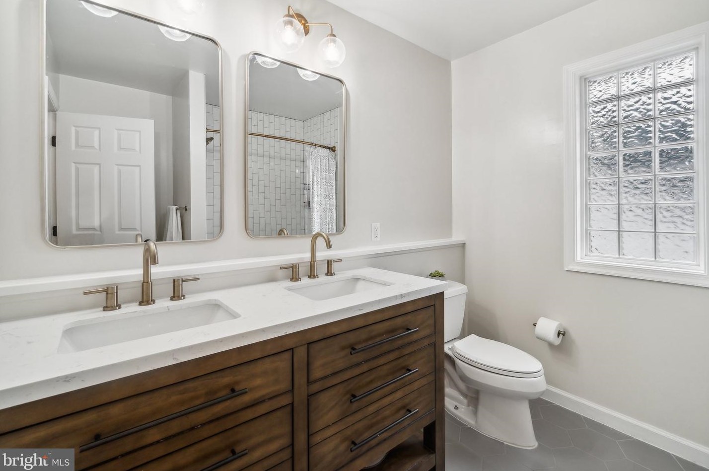 302 Alexandria Ave, Alexandria VA  22302-4203 exterior