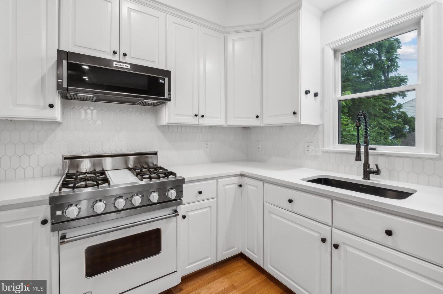 302 Alexandria Ave, Alexandria VA  22302-4203 exterior