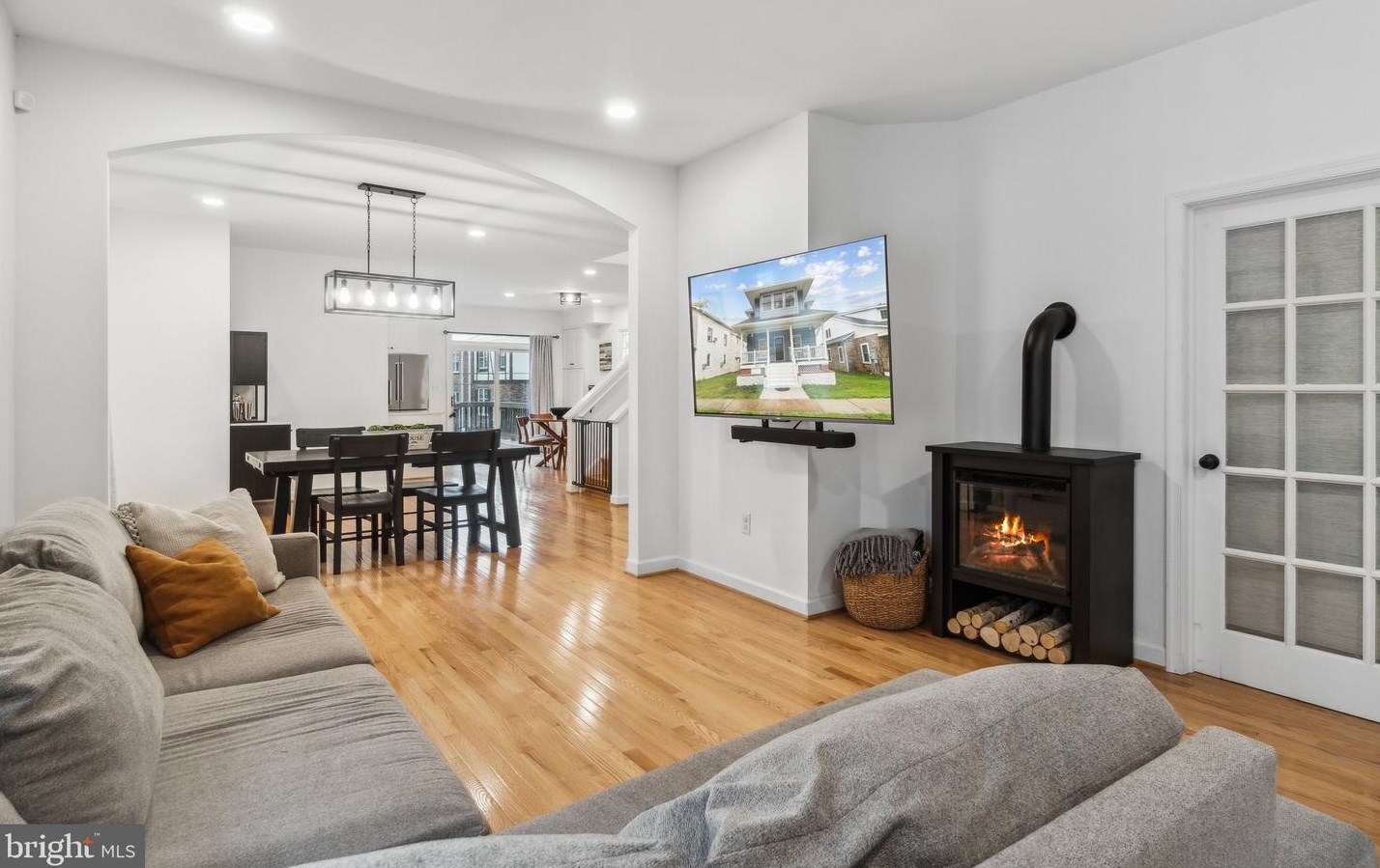 302 Alexandria Ave, Alexandria VA  22302-4203 exterior