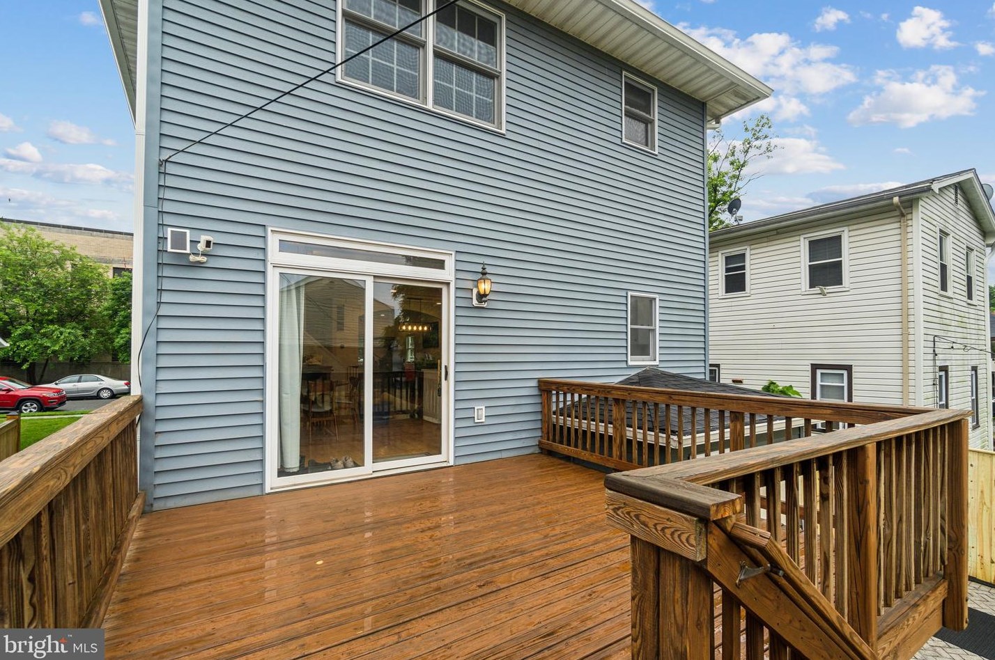 302 Alexandria Ave, Alexandria VA  22302-4203 exterior