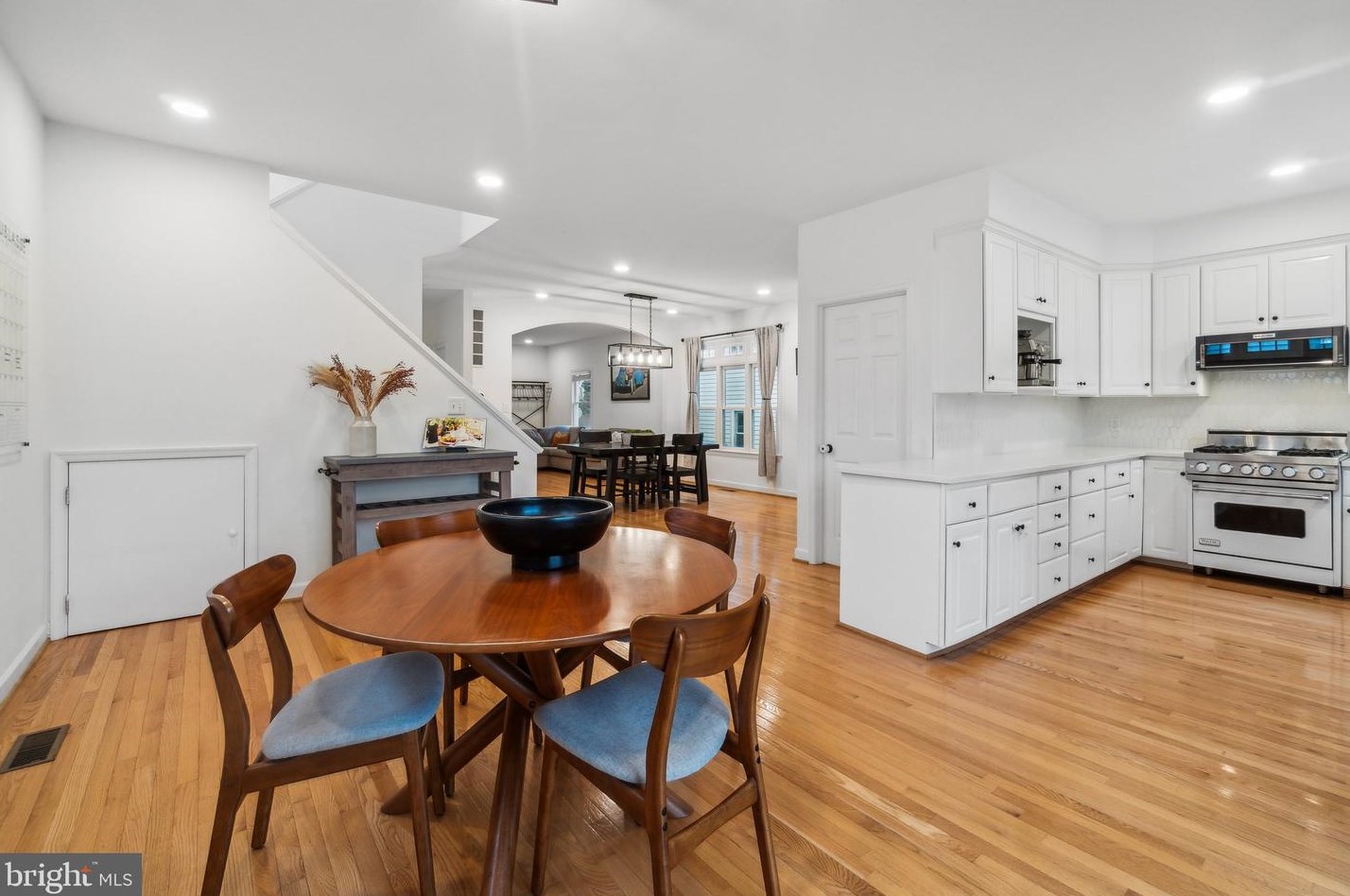 302 Alexandria Ave, Alexandria VA  22302-4203 exterior