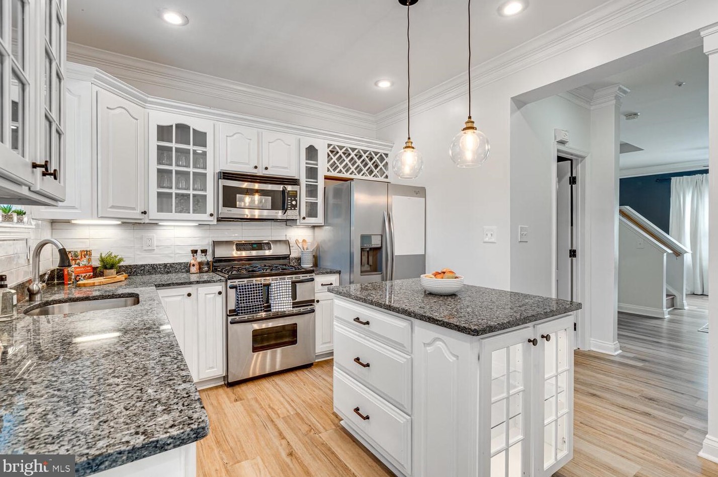 3807 Watkins Ml Dr, Alexandria VA 22304-6444 exterior