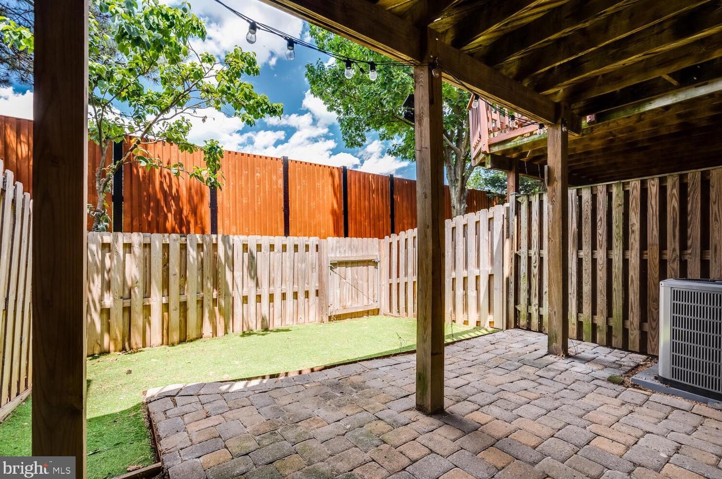 3807 Watkins Ml Dr, Alexandria VA 22304-6444 exterior