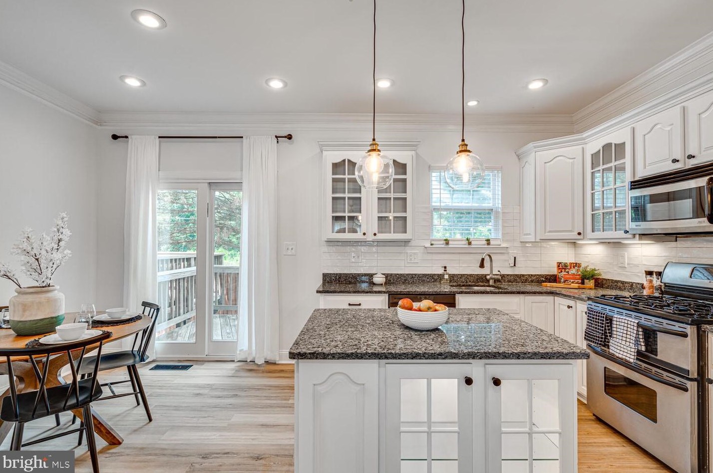 3807 Watkins Ml Dr, Alexandria VA 22304-6444 exterior