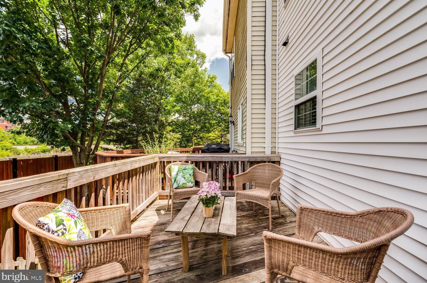 3807 Watkins Ml Dr, Alexandria VA 22304-6444 exterior