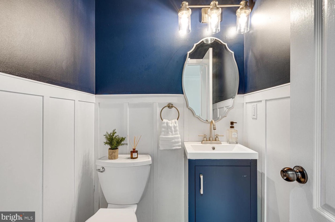 3807 Watkins Ml Dr, Alexandria VA 22304-6444 exterior