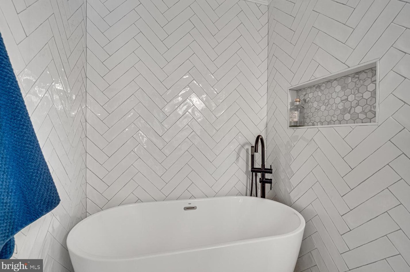 3807 Watkins Ml Dr, Alexandria VA 22304-6444 exterior