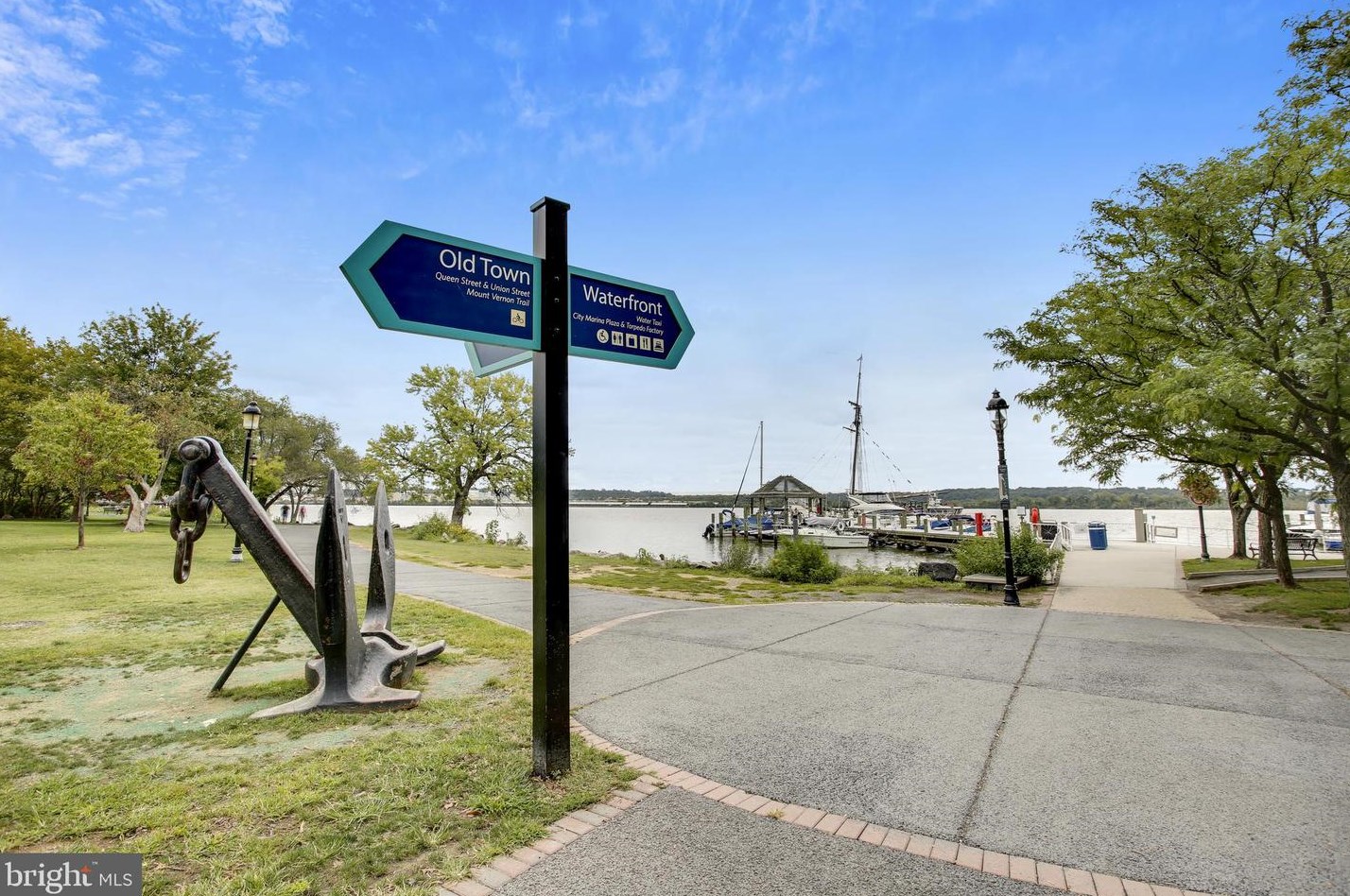 3819 White Post Ct, Alexandria VA 22304-6357 exterior