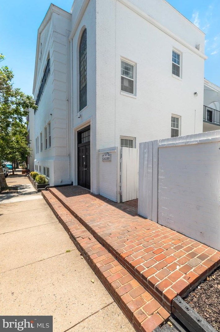 207 Patrick St, Alexandria VA 22314-2440 exterior