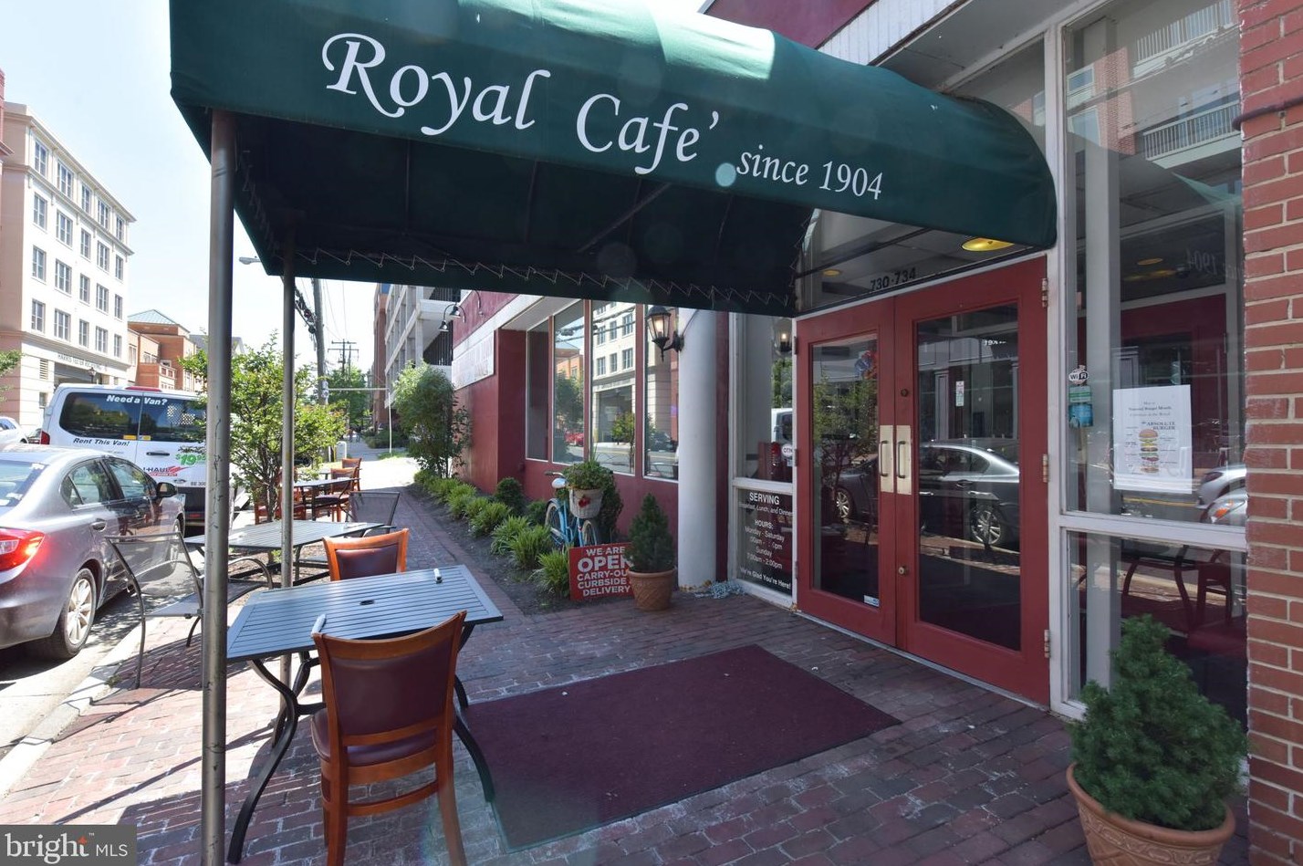 815 Patrick St, Alexandria VA 22314-4070 exterior