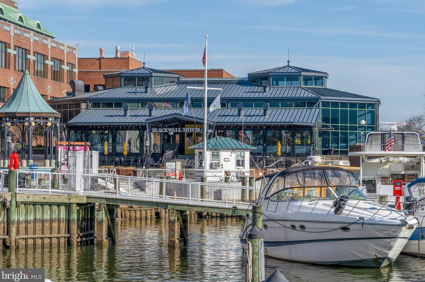 102 Prince St, Alexandria VA  22314-3312 exterior