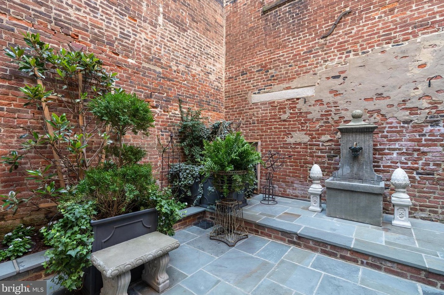 102 Prince St, Alexandria VA  22314-3312 exterior