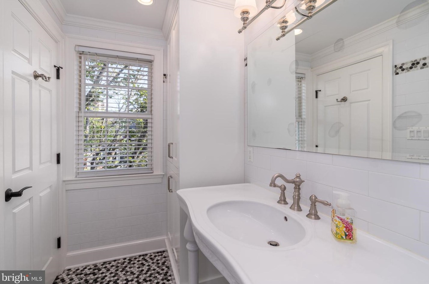 102 Prince St, Alexandria VA  22314-3312 exterior