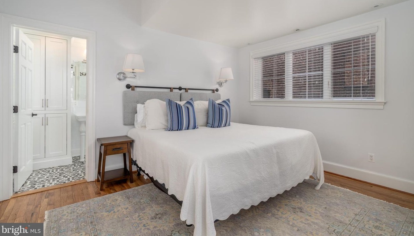 102 Prince St, Alexandria VA  22314-3312 exterior