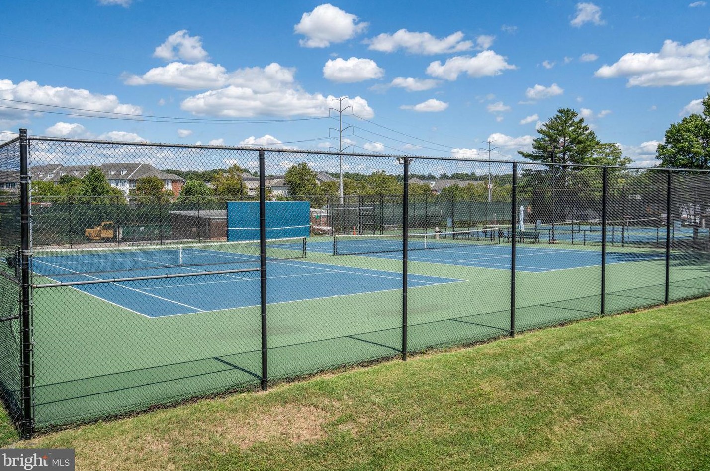 1230 Martha Custis Dr, Alexandria VA  22302-2016 exterior