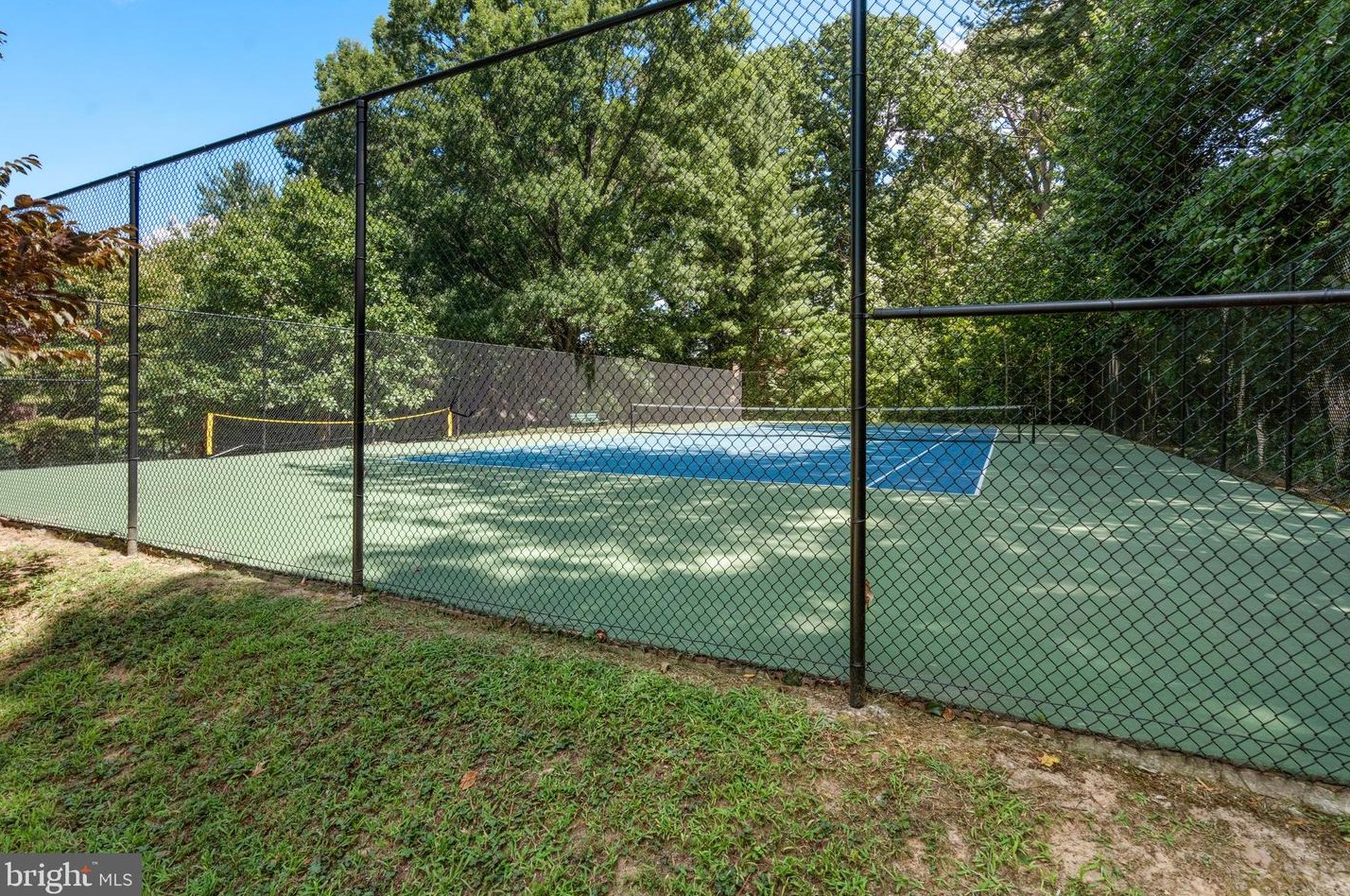 1230 Martha Custis Dr, Alexandria VA  22302-2016 exterior