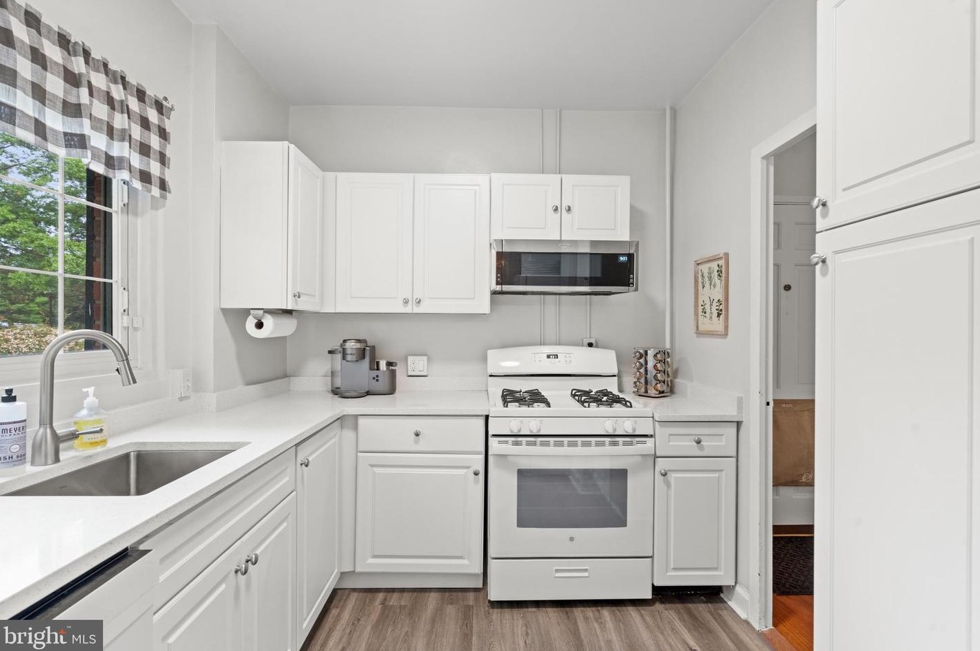 1230 Martha Custis Dr, Alexandria VA  22302-2016 exterior