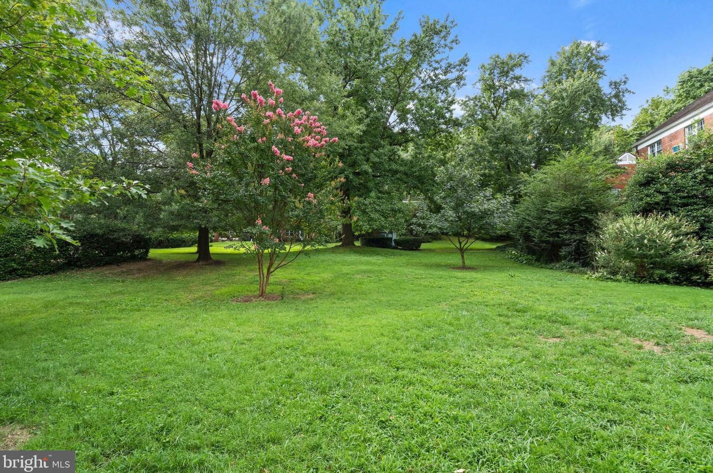 1230 Martha Custis Dr, Alexandria VA  22302-2016 exterior