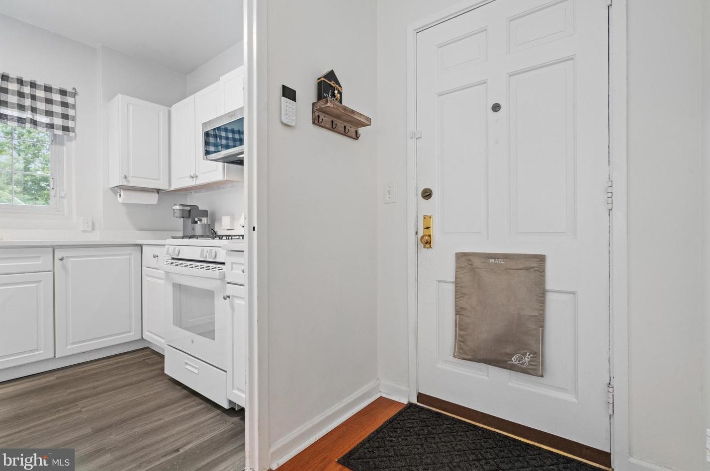 1230 Martha Custis Dr, Alexandria VA  22302-2016 exterior