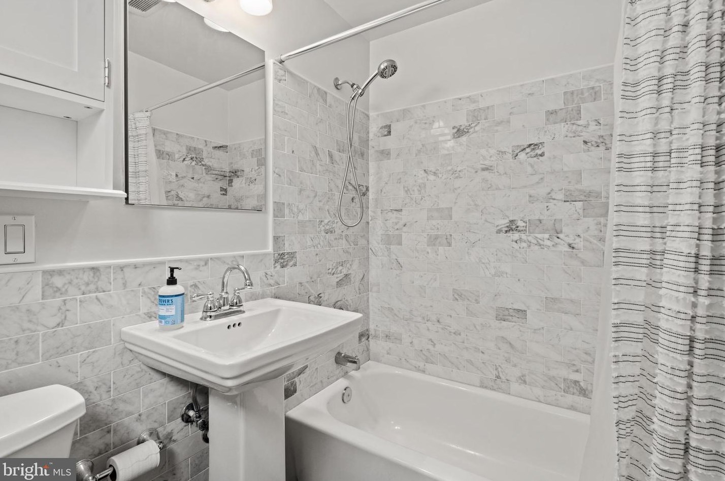 1230 Martha Custis Dr, Alexandria VA  22302-2016 exterior