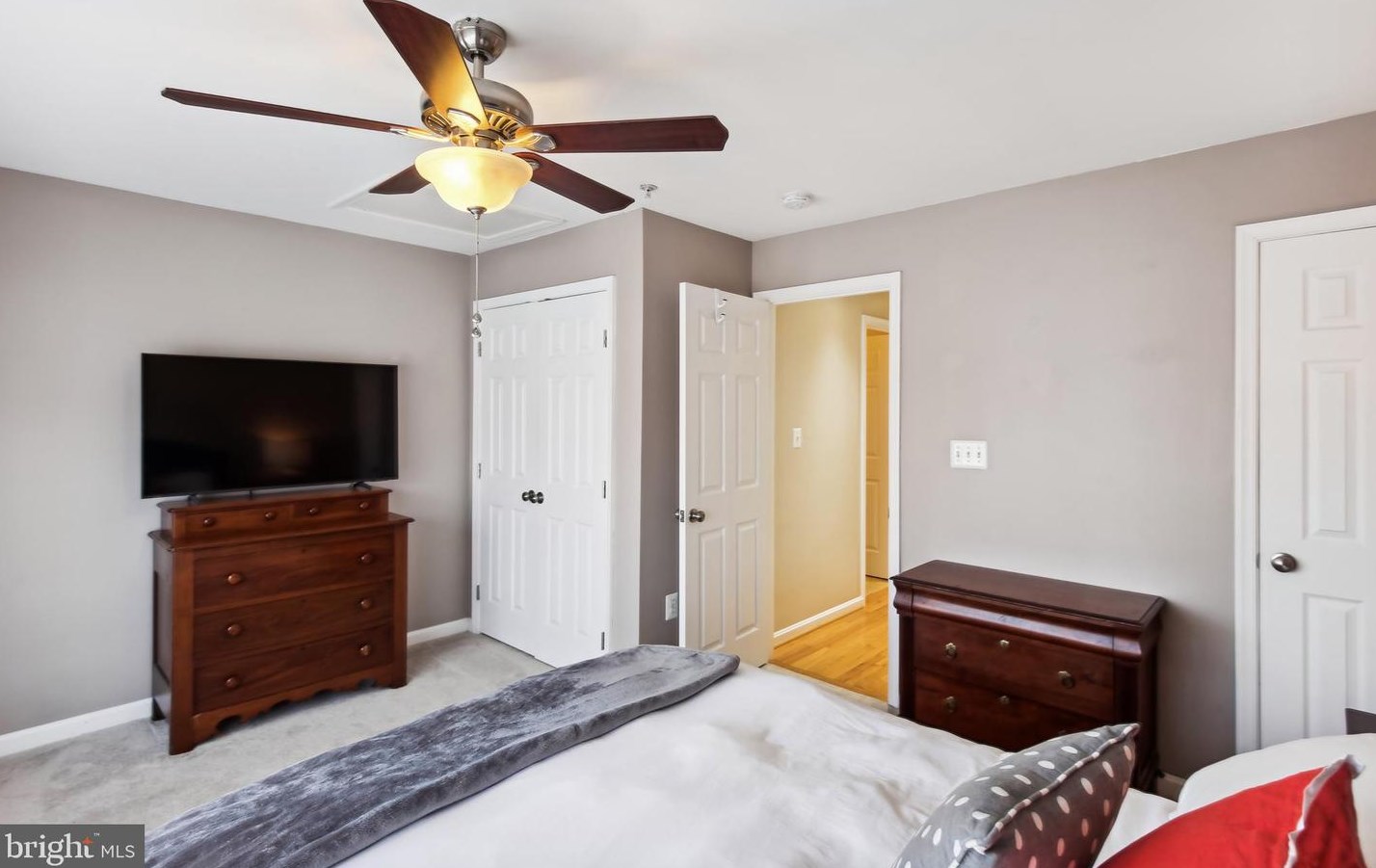 5003 Donovan Dr, Alexandria VA  22304-8620 exterior