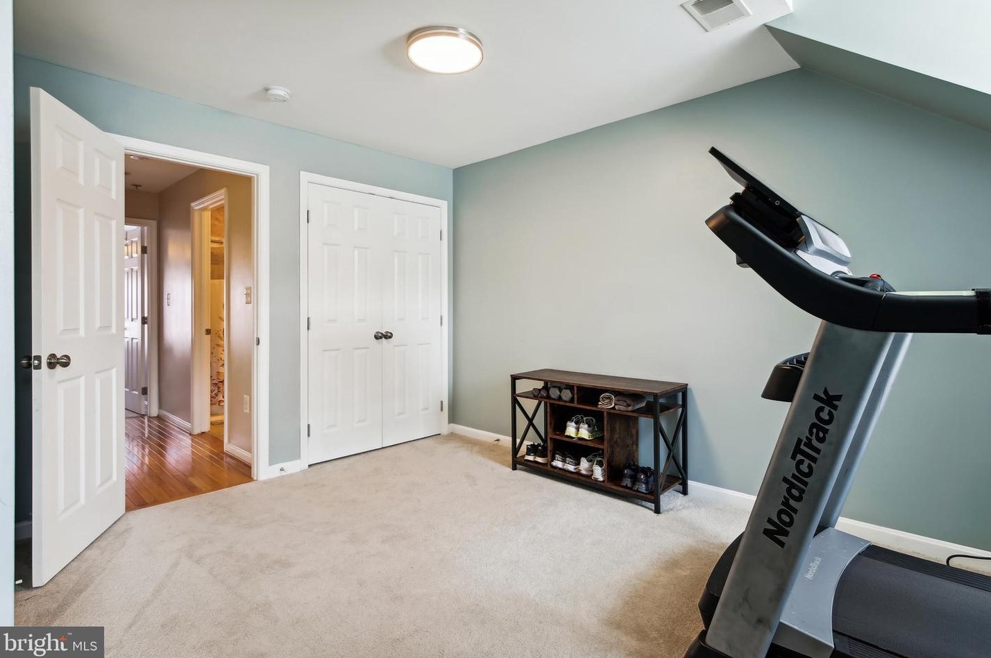 5003 Donovan Dr, Alexandria VA  22304-8620 exterior