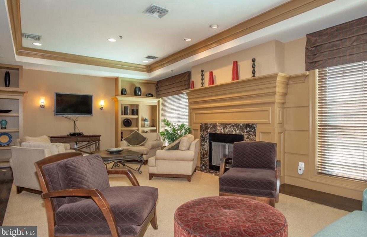 4850 Eisenhower Ave, Alexandria VA 22304-4882 exterior