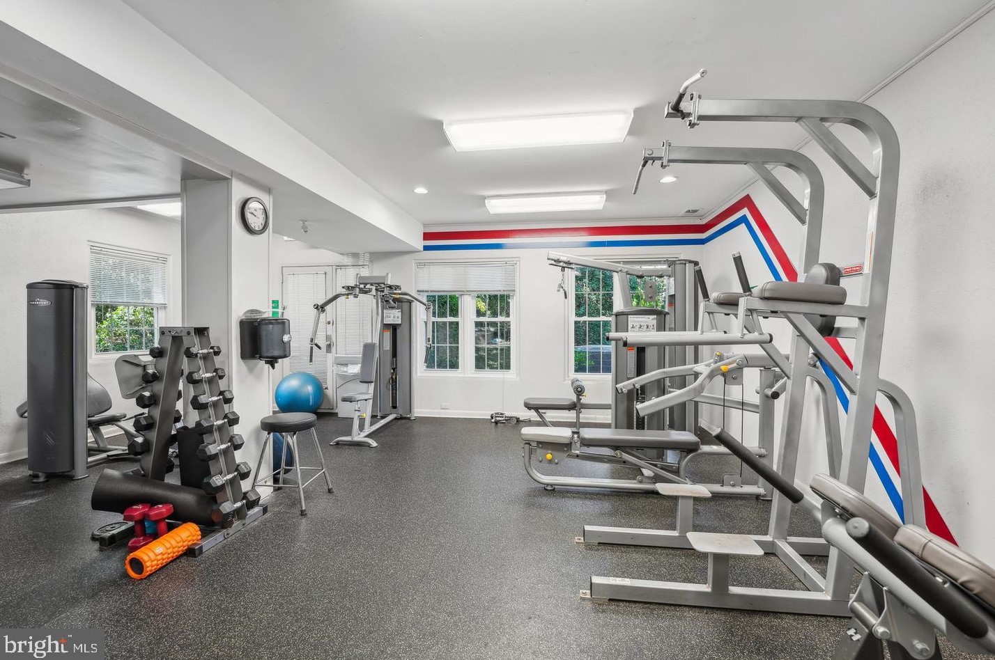 1204 Martha Custis Dr, Alexandria VA 22302-2016 exterior