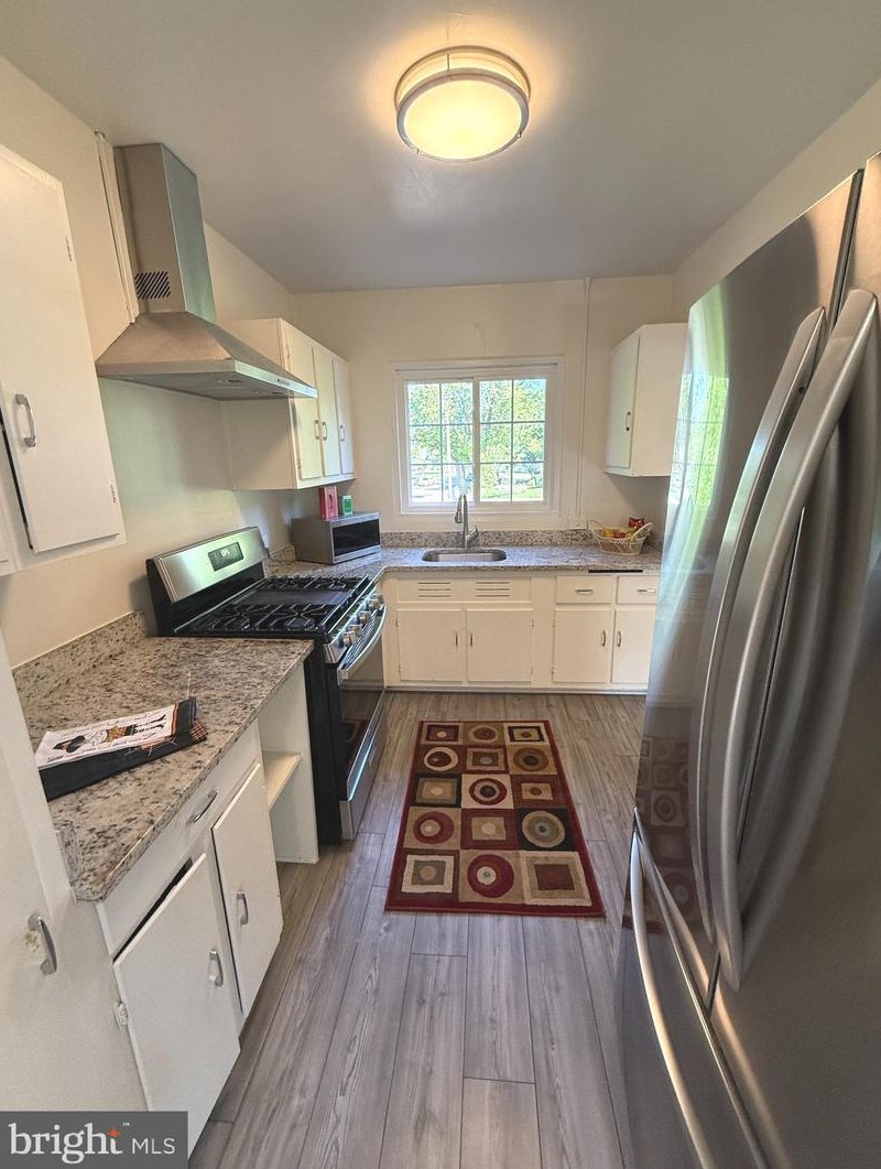 1204 Martha Custis Dr, Alexandria VA 22302-2016 exterior