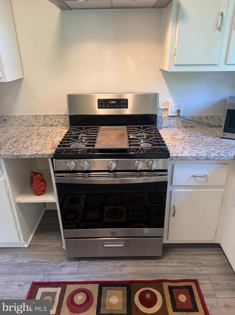 1204 Martha Custis Dr, Alexandria VA 22302-2016 exterior