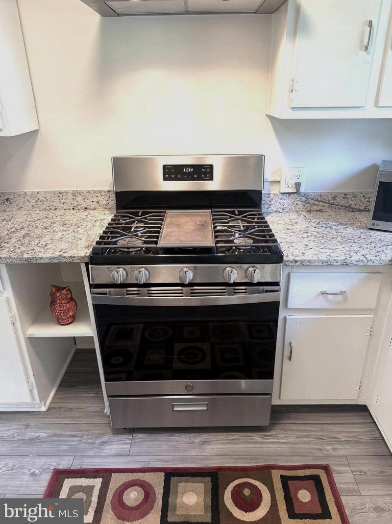 1204 Martha Custis Dr, Alexandria VA 22302-2016 exterior