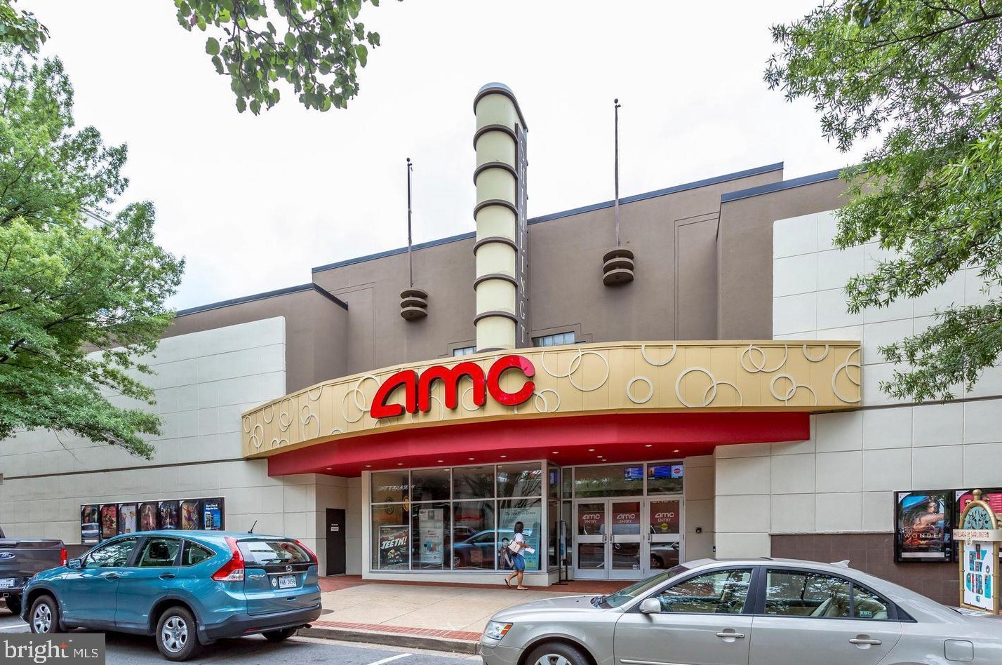 1204 Martha Custis Dr, Alexandria VA 22302-2016 exterior