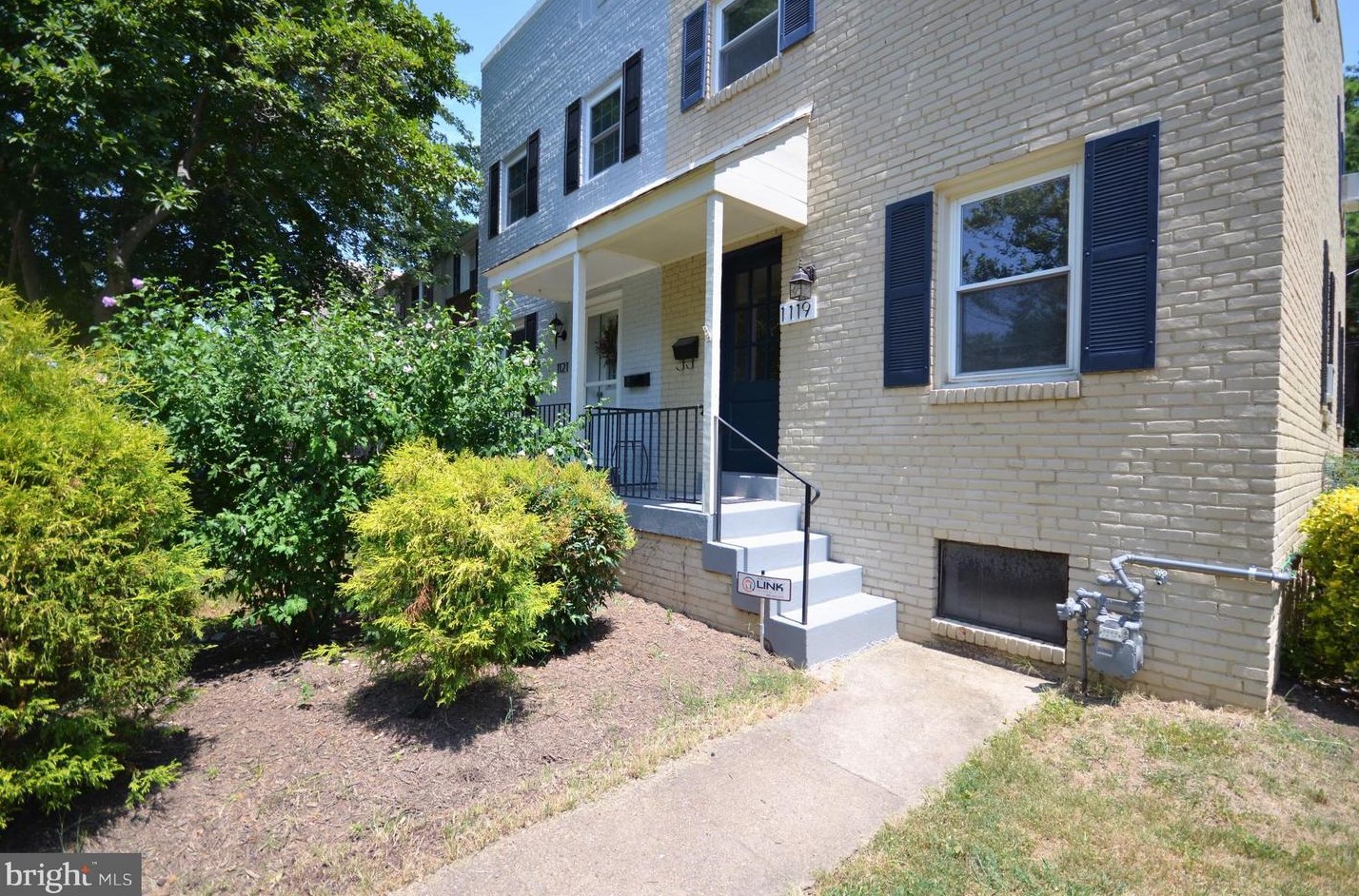 1119 Colonial Ave, Alexandria VA  22314-1324 exterior