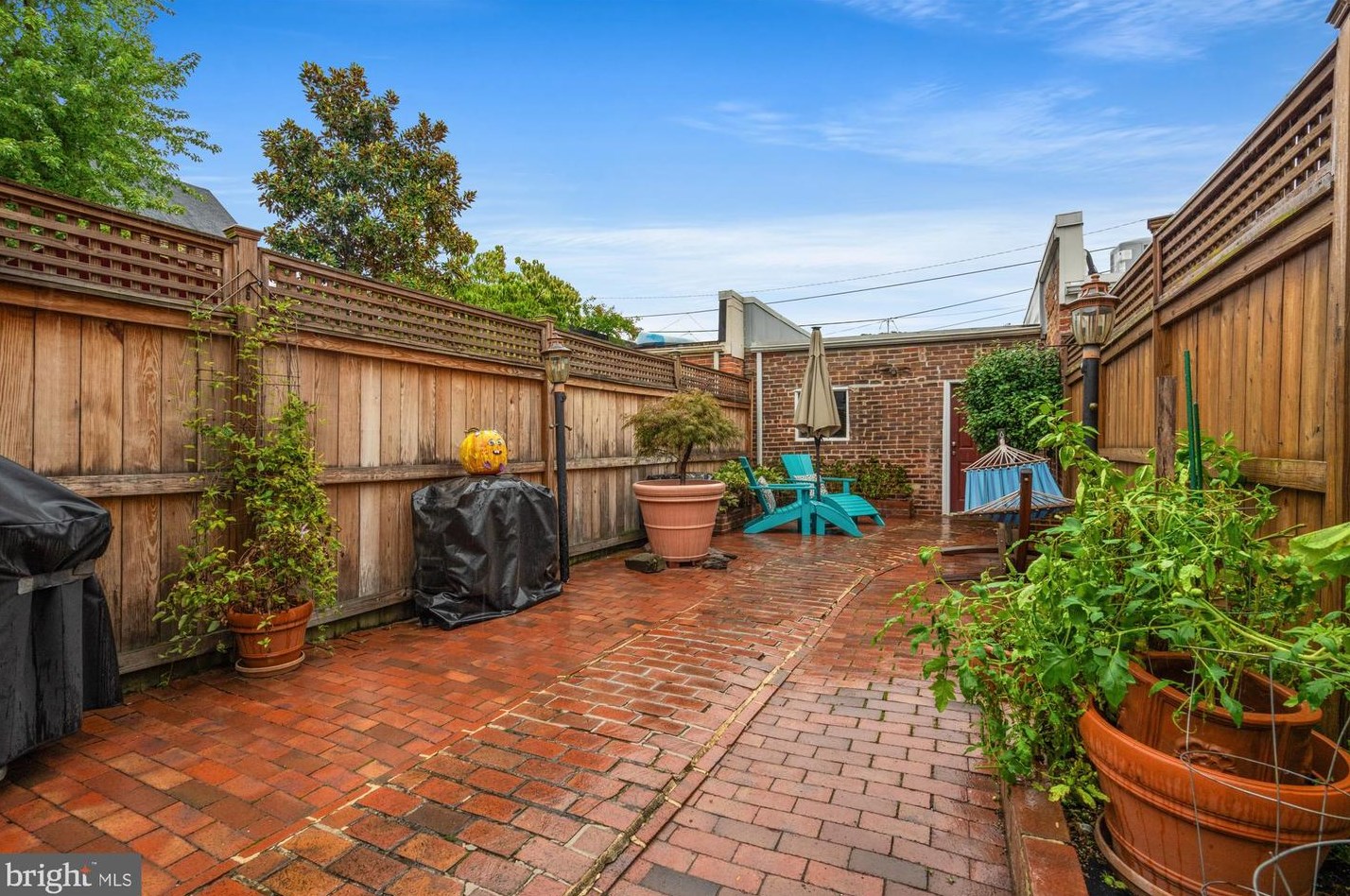 511 Patrick St, Alexandria VA 22314-2242 exterior