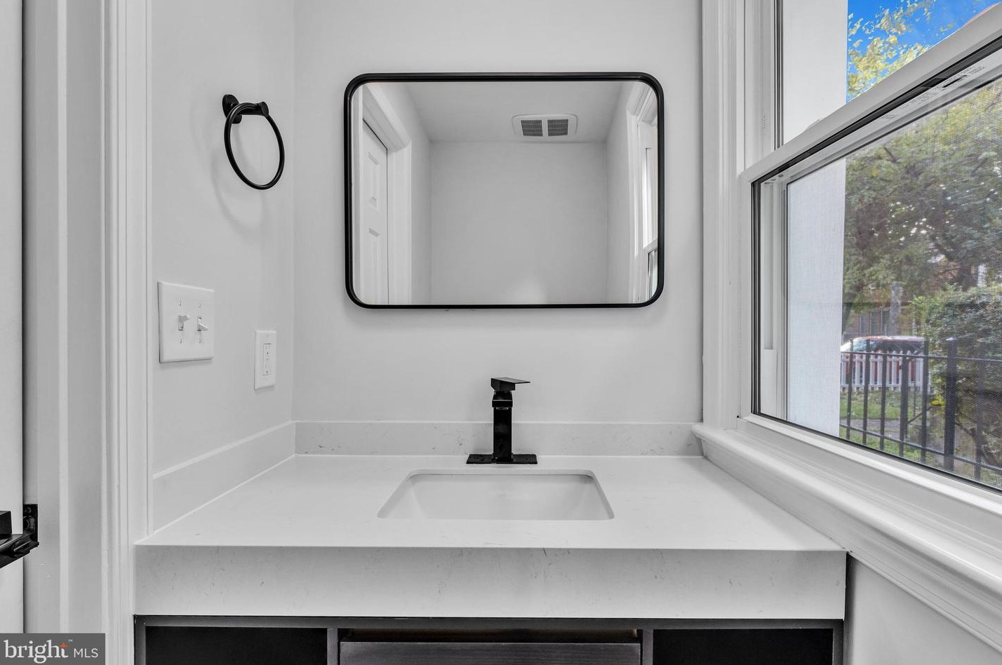 424 Patrick St, Alexandria VA 22314-2241 exterior