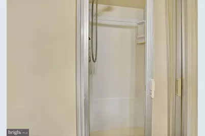 309 Yoakum Parkway #914, Alexandria, VA 22304 - Photo 21