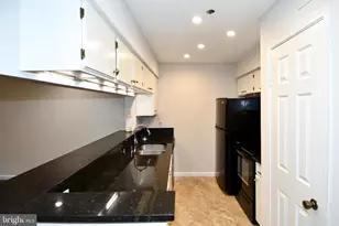 3315 Wyndham Cir, Alexandria, VA 22302 - Photo 7